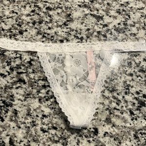 Victoria’s Secret coconut white lace v string g string t string thong
